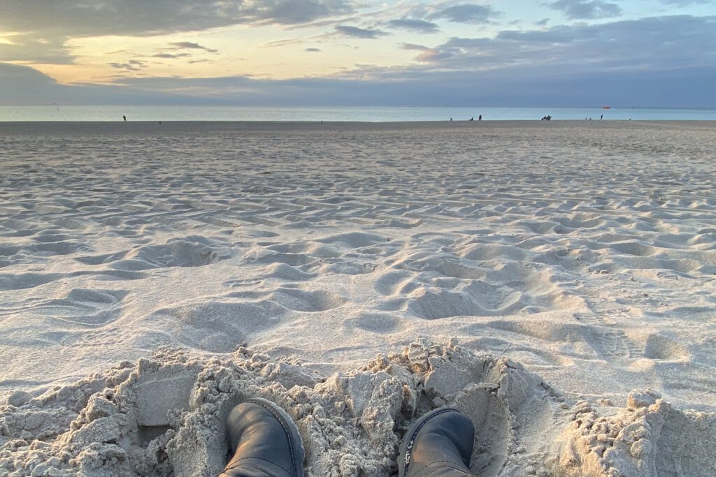 Strand von Warnemünde während des Corona-Lockdowns am 1. Mai 2021